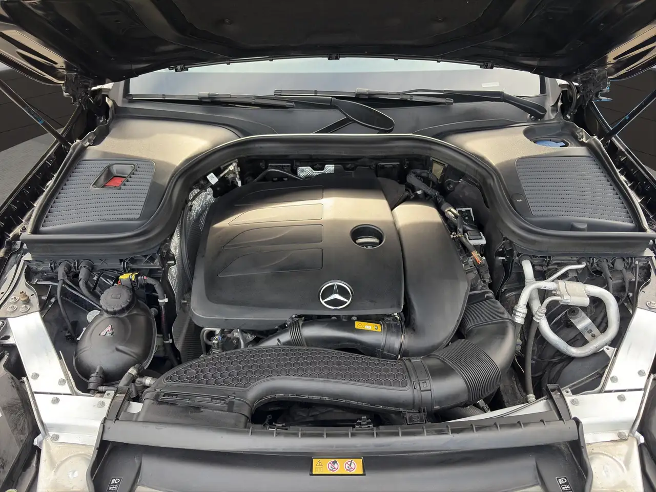 Mercedes-Benz GLC снимка Mercedes-Benz GLC
