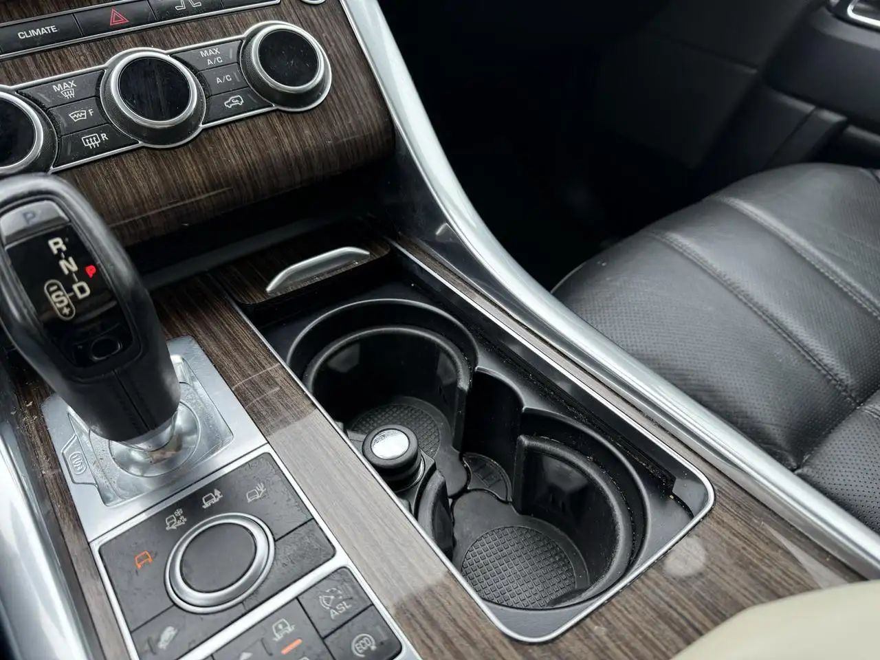 Land Rover Range Rover Sport снимка Land Rover Range Rover Sport