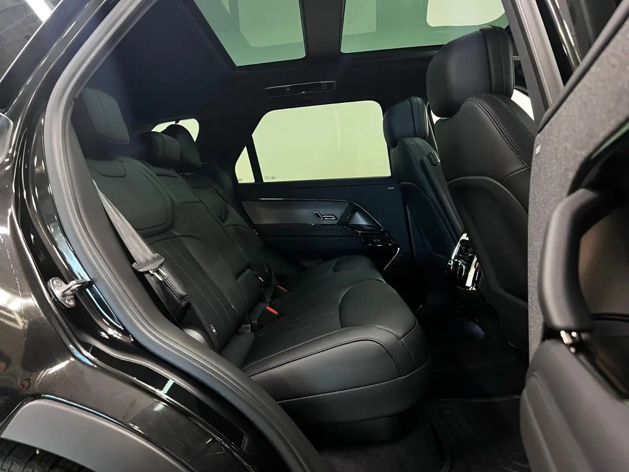 Land Rover Range Rover Sport снимка Land Rover Range Rover Sport