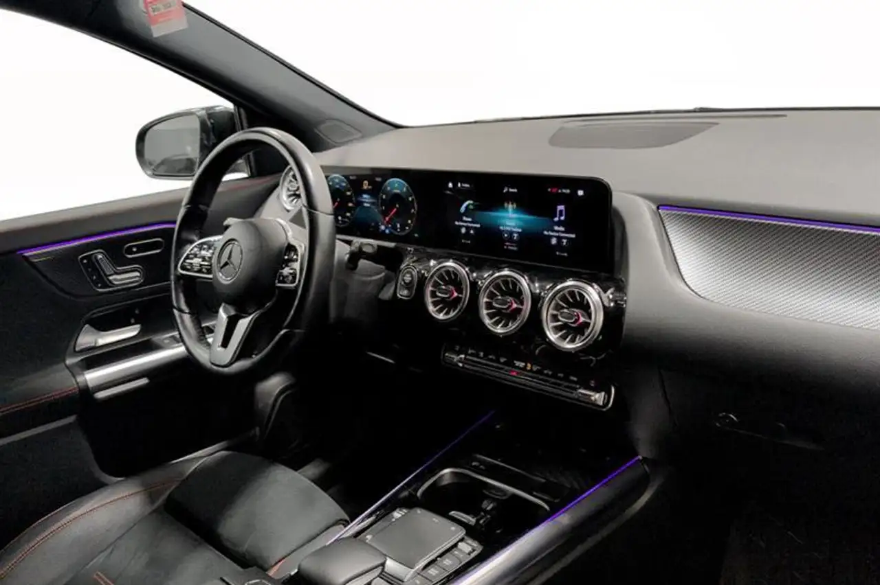 Mercedes-Benz GLA снимка Mercedes-Benz GLA