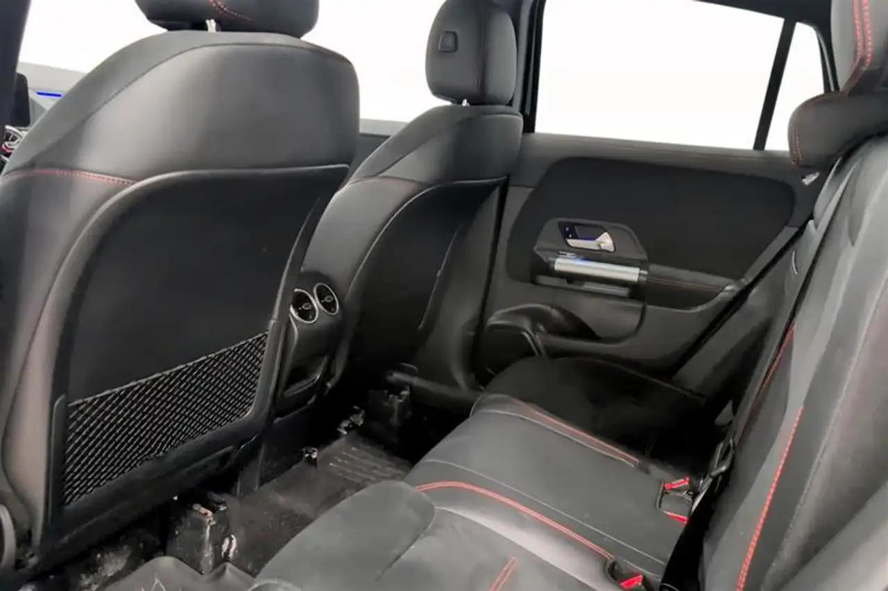Mercedes-Benz GLA снимка Mercedes-Benz GLA