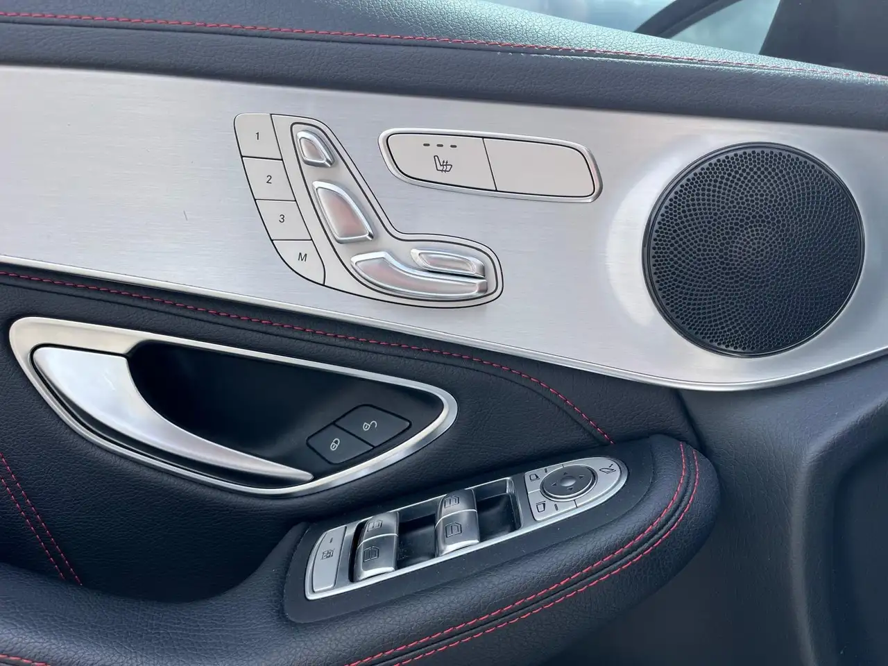 Mercedes-Benz GLC снимка Mercedes-Benz GLC