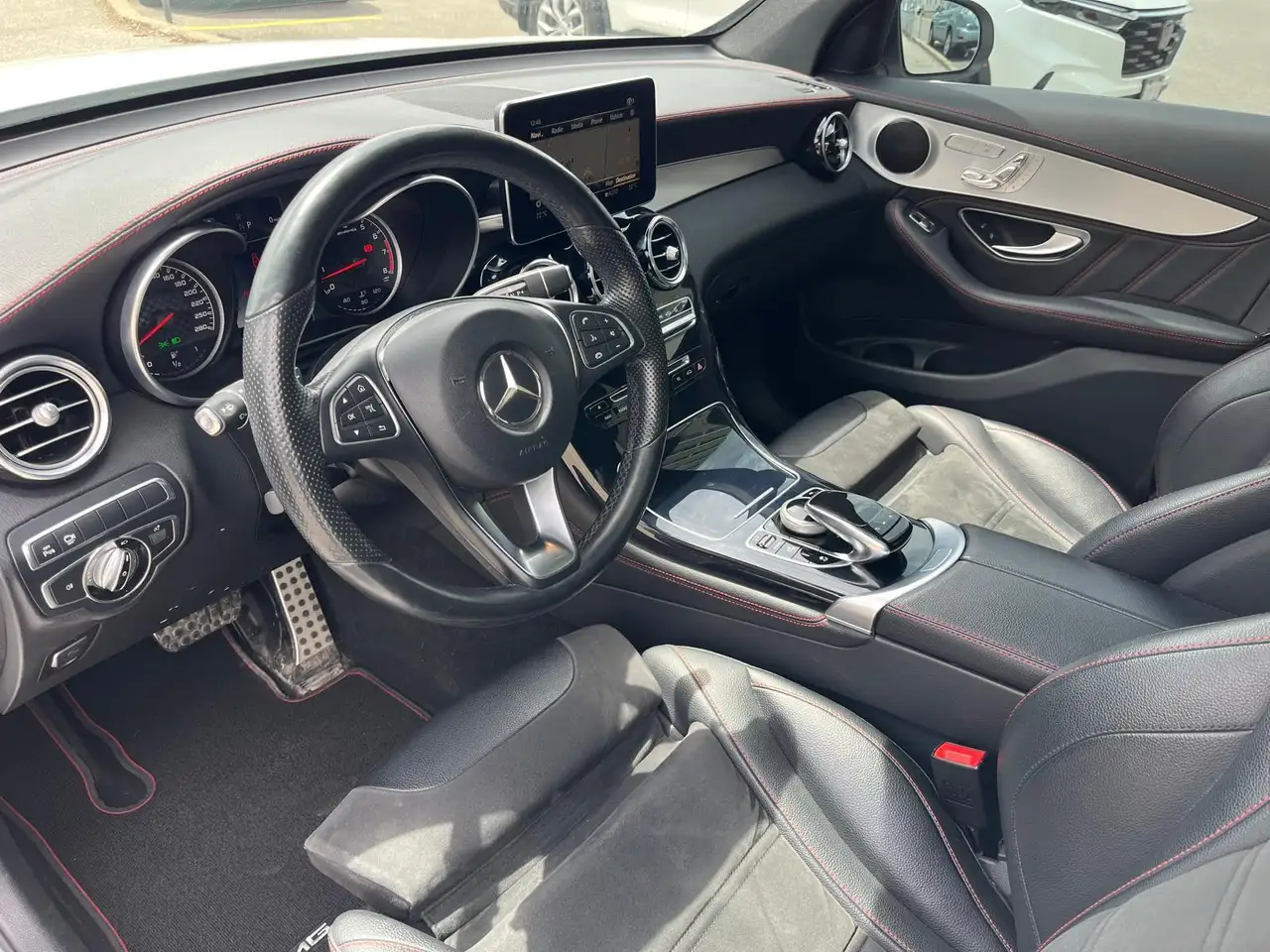 Mercedes-Benz GLC снимка Mercedes-Benz GLC