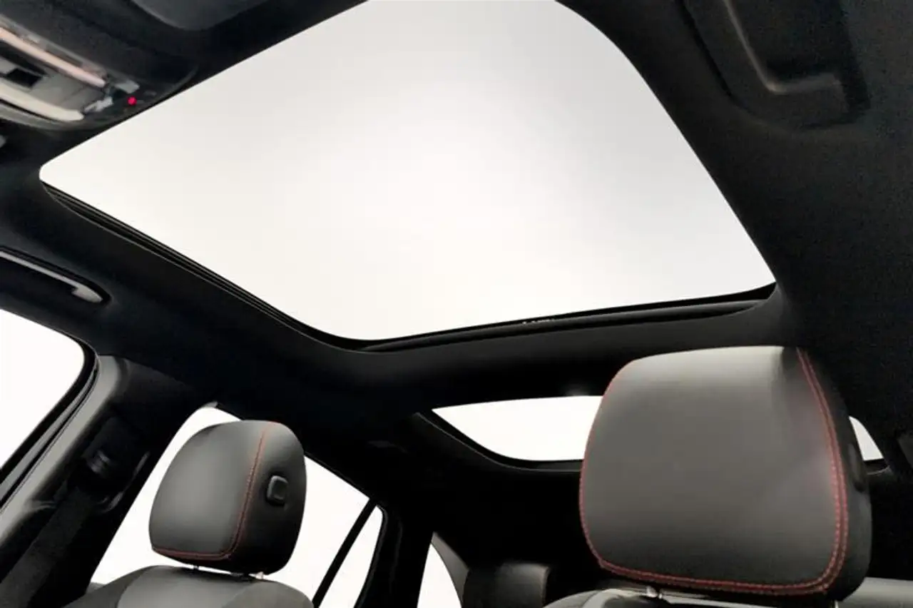 Mercedes-Benz GLA снимка Mercedes-Benz GLA