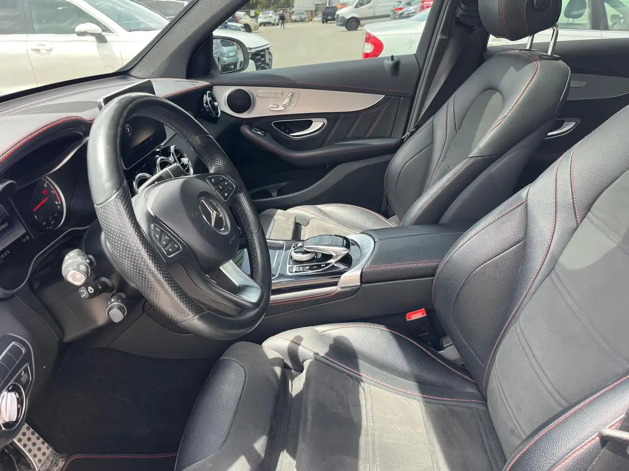 Mercedes-Benz GLC снимка Mercedes-Benz GLC