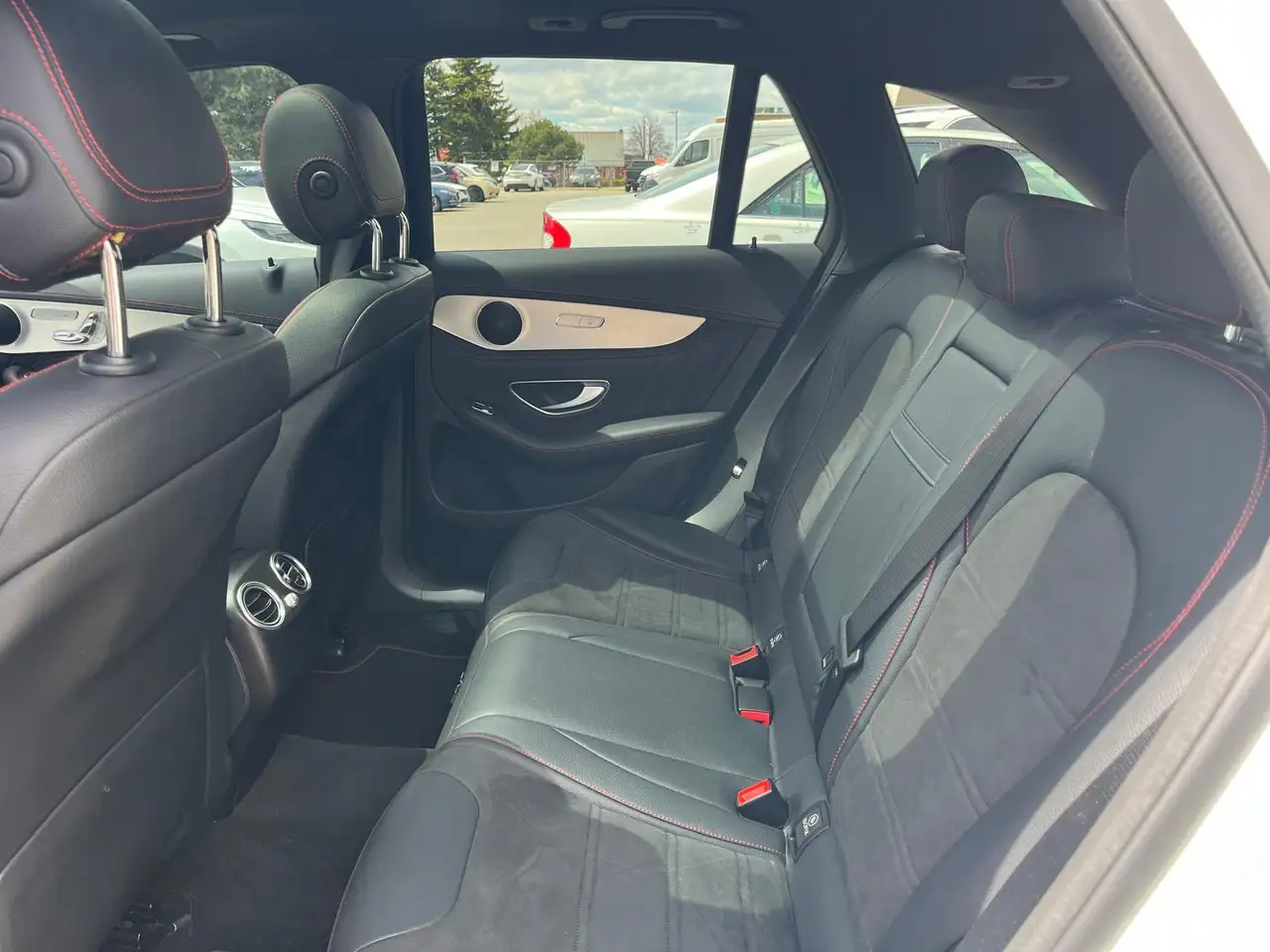 Mercedes-Benz GLC снимка Mercedes-Benz GLC