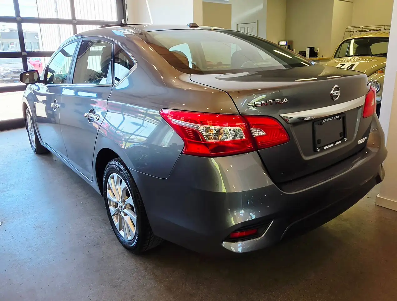 Nissan Sentra снимка Nissan Sentra