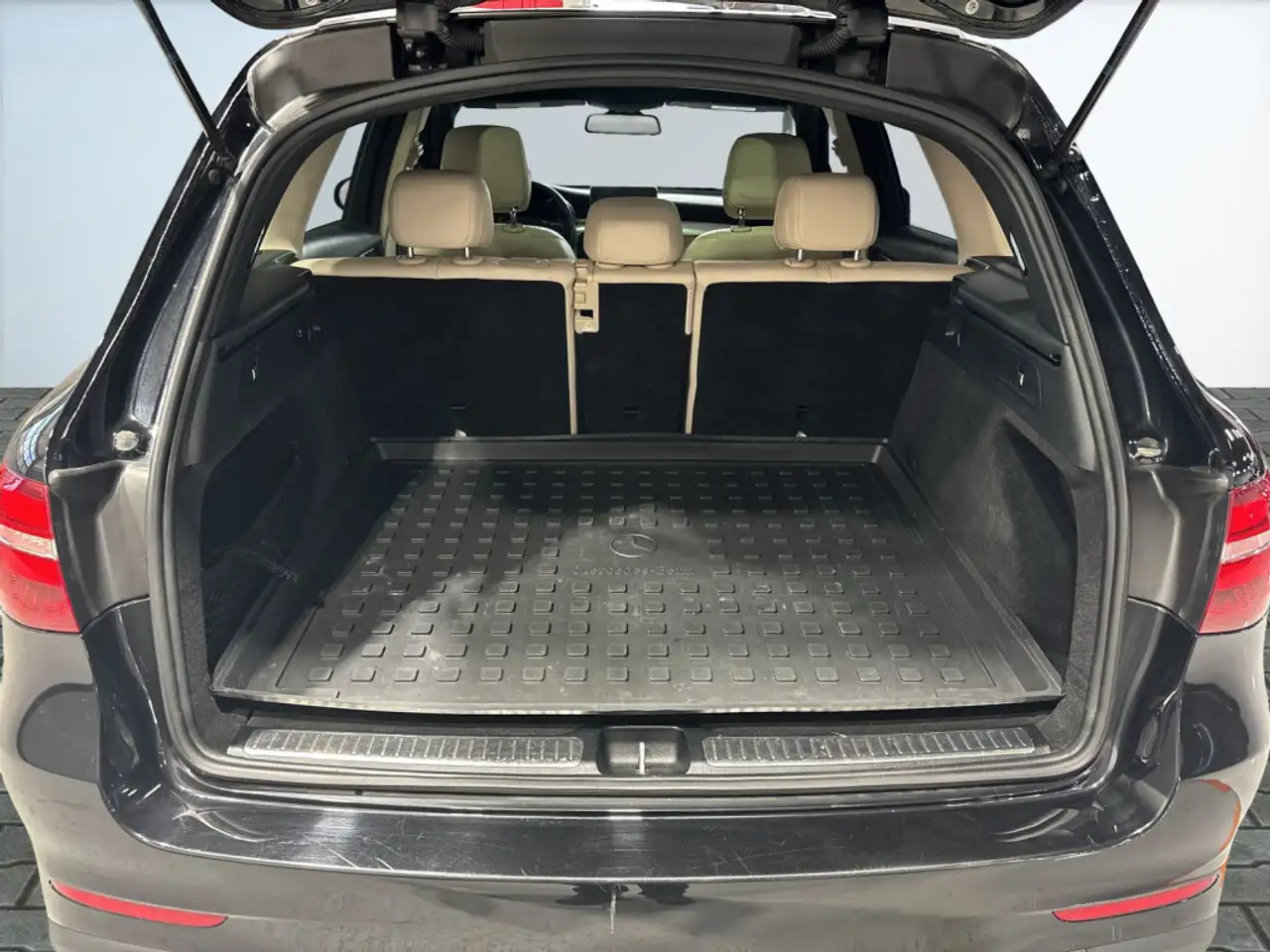 Mercedes-Benz GLC снимка Mercedes-Benz GLC