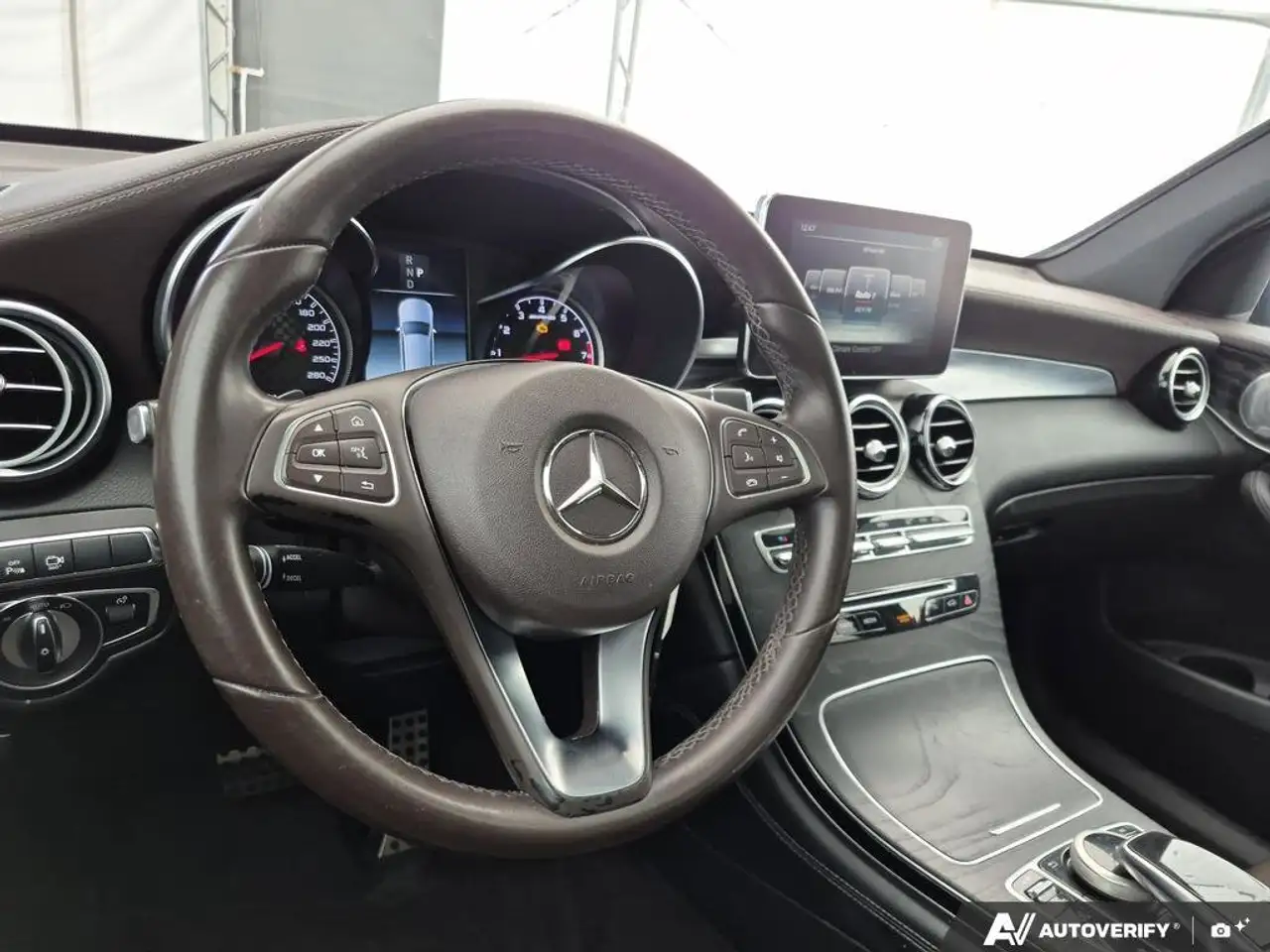 Mercedes-Benz GLC снимка Mercedes-Benz GLC