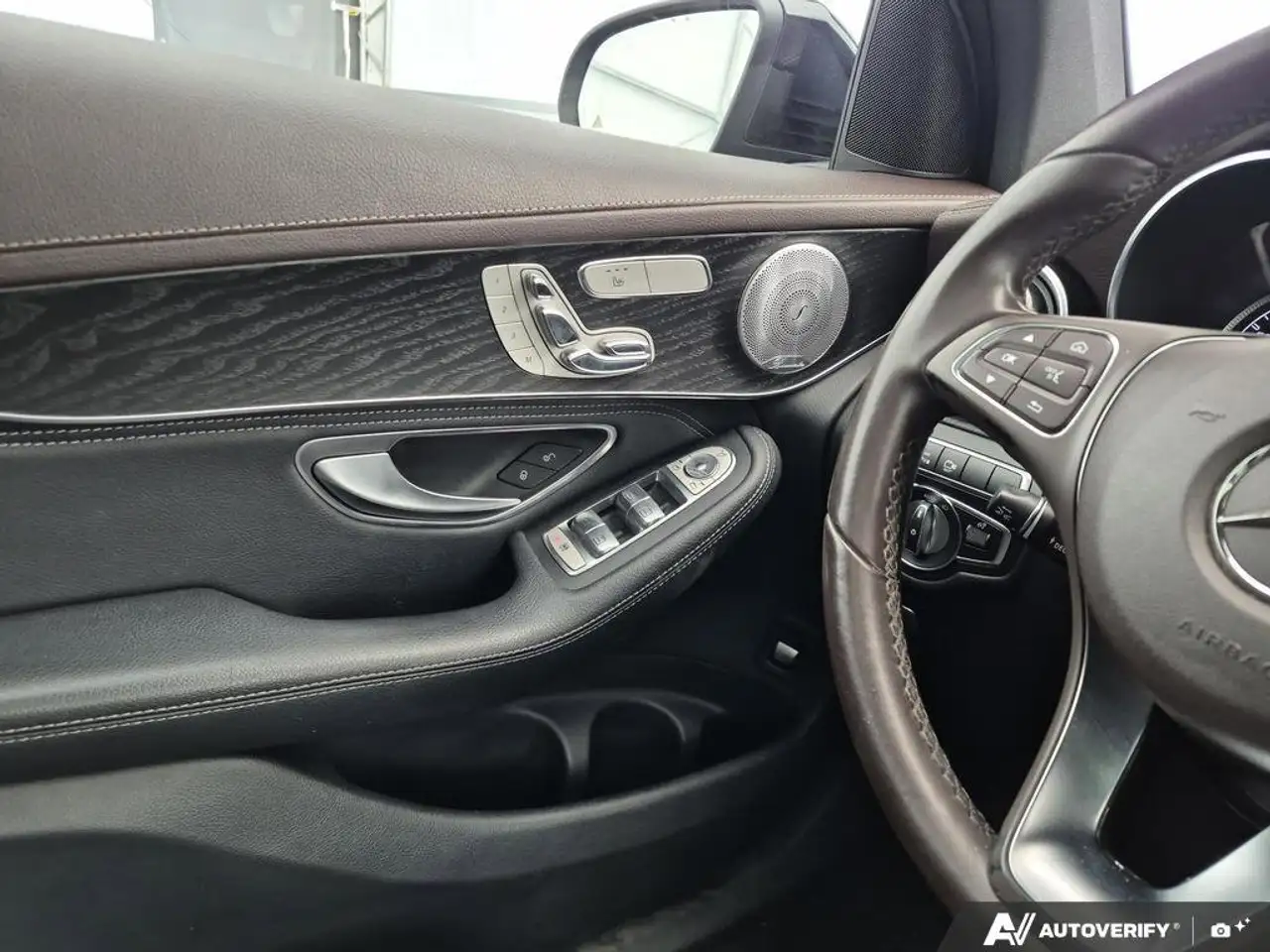 Mercedes-Benz GLC снимка Mercedes-Benz GLC