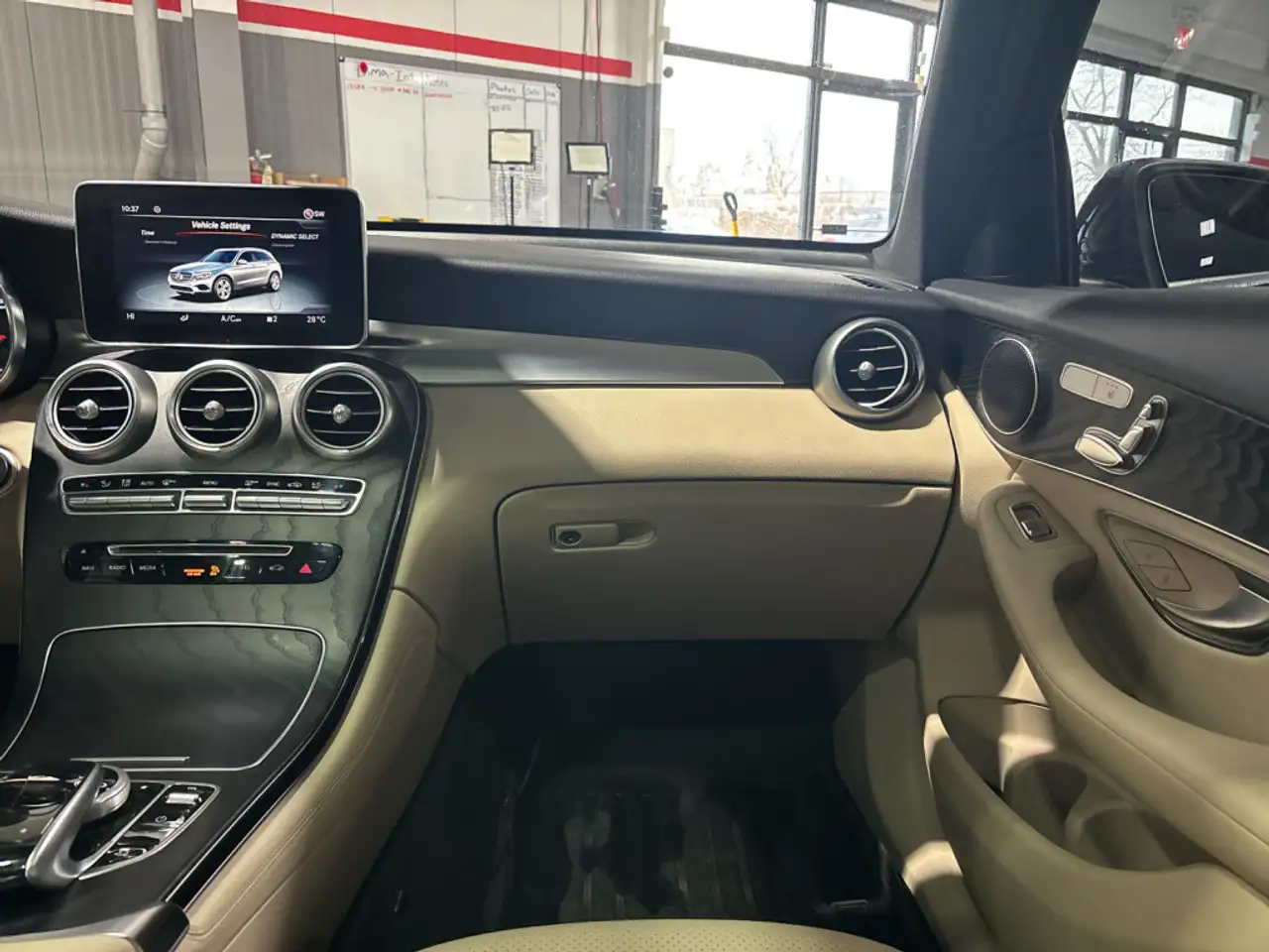Mercedes-Benz GLC снимка Mercedes-Benz GLC