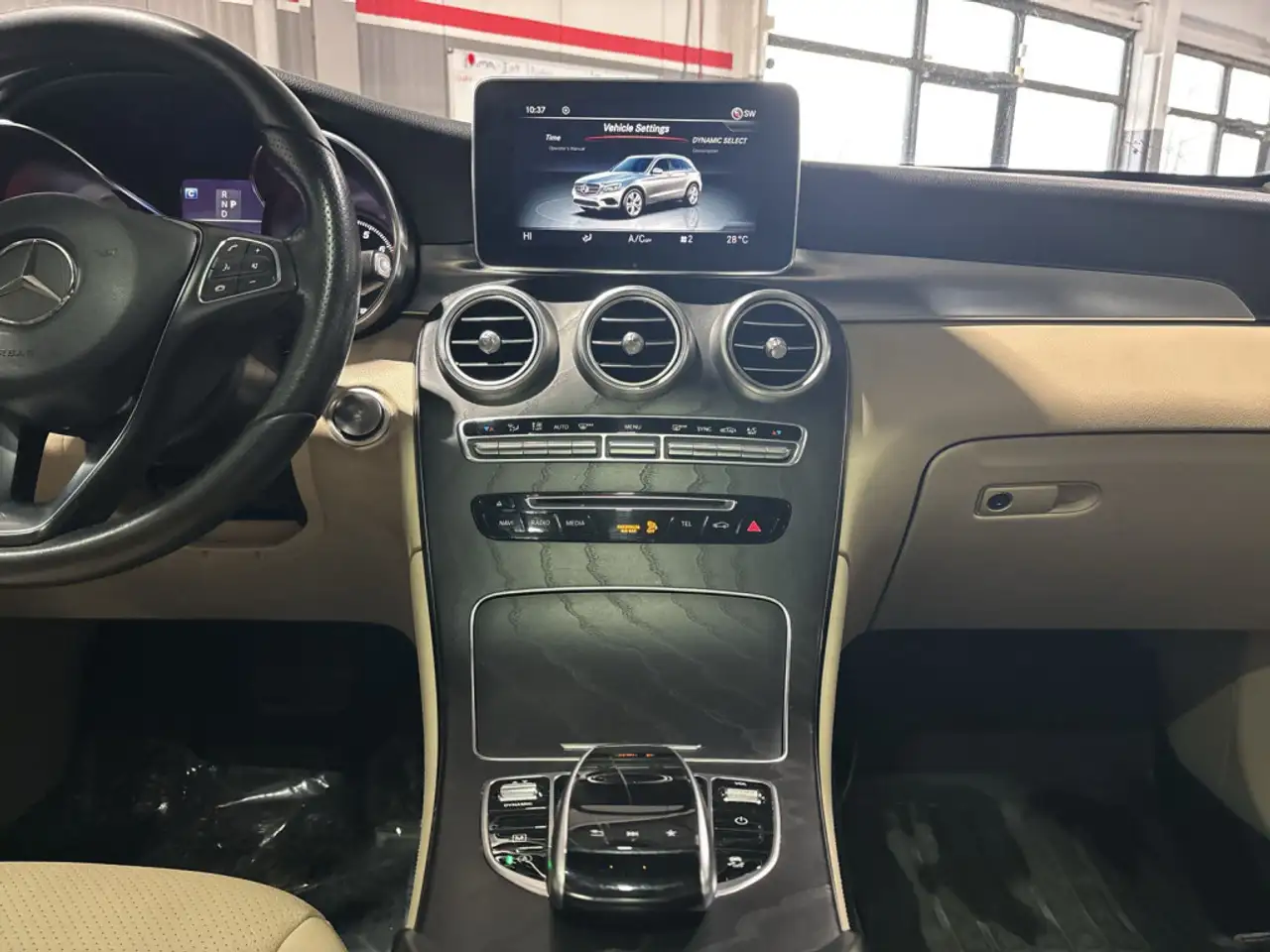 Mercedes-Benz GLC снимка Mercedes-Benz GLC