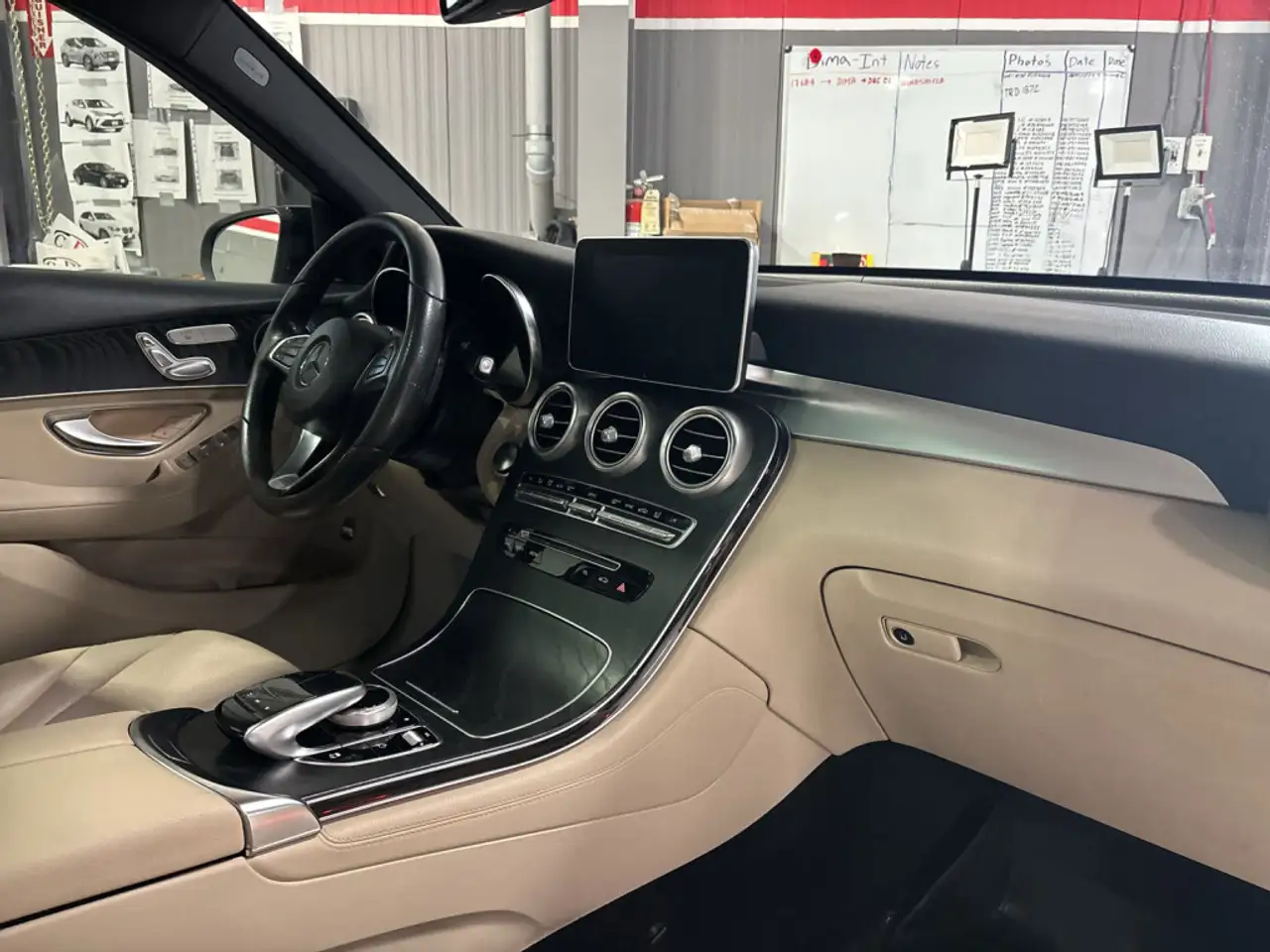Mercedes-Benz GLC снимка Mercedes-Benz GLC