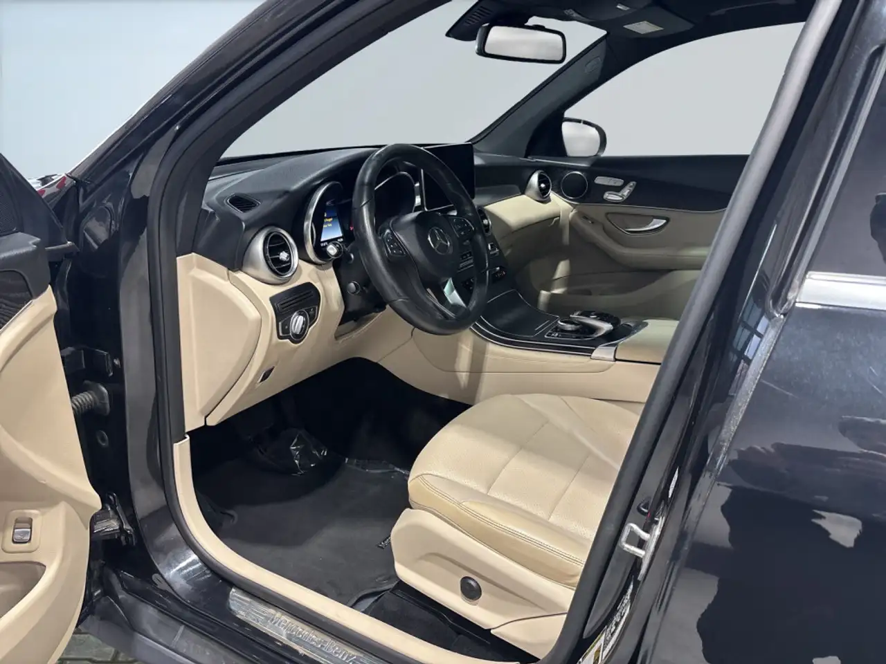 Mercedes-Benz GLC снимка Mercedes-Benz GLC