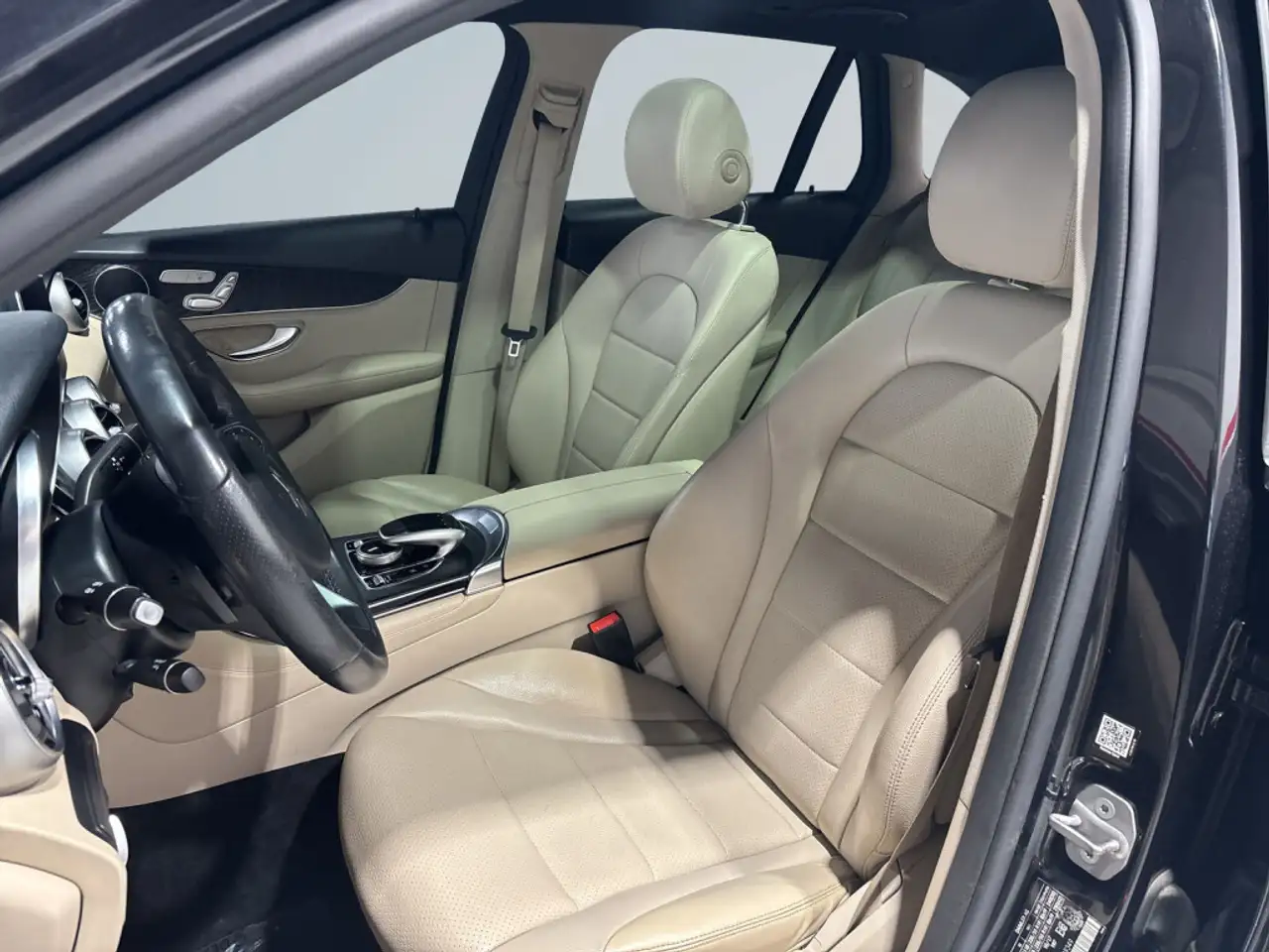 Mercedes-Benz GLC снимка Mercedes-Benz GLC