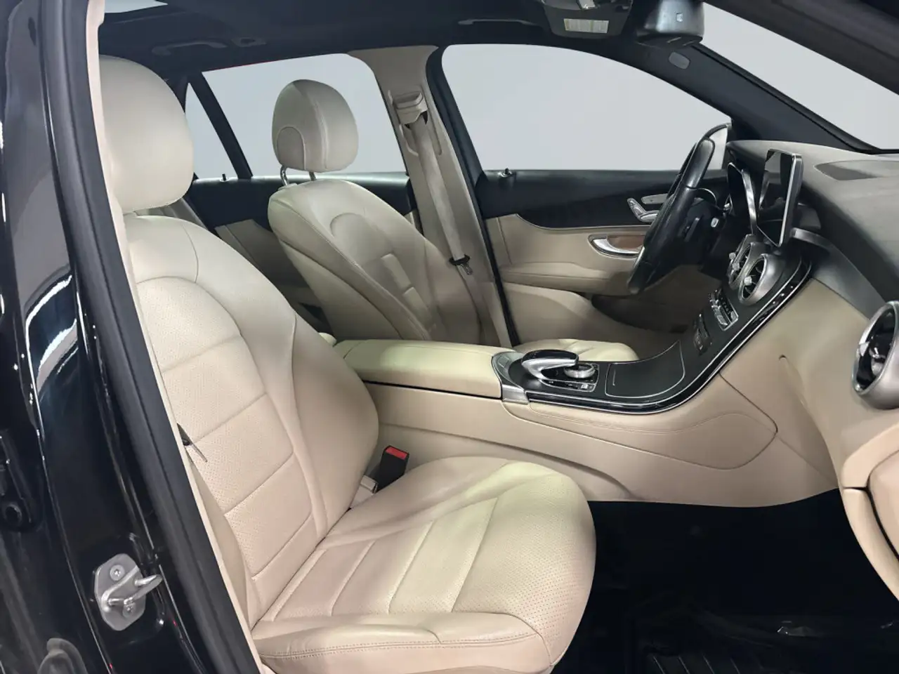 Mercedes-Benz GLC снимка Mercedes-Benz GLC
