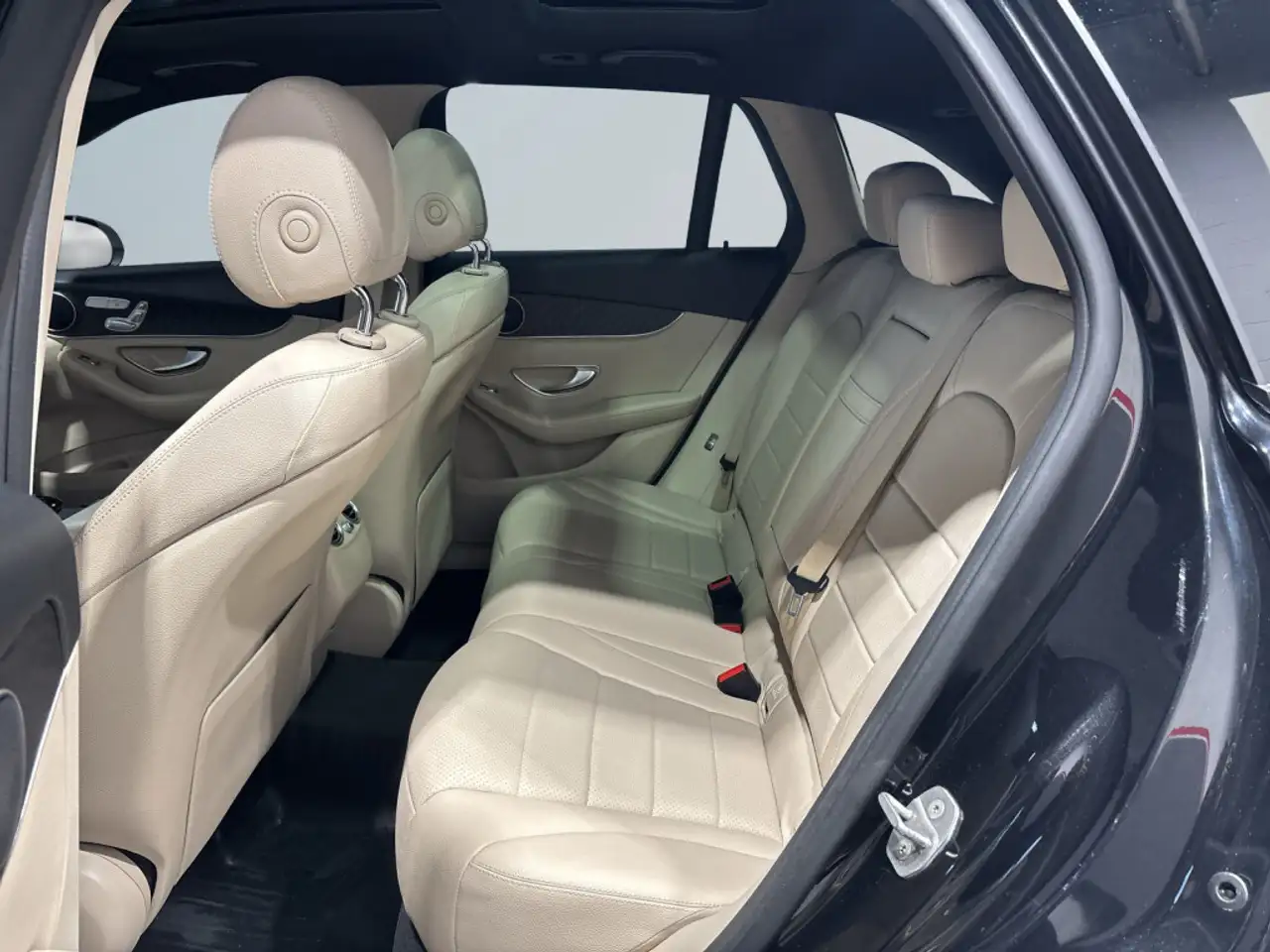 Mercedes-Benz GLC снимка Mercedes-Benz GLC
