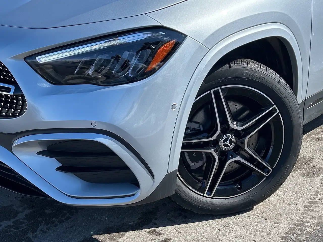 Mercedes-Benz GLA снимка Mercedes-Benz GLA