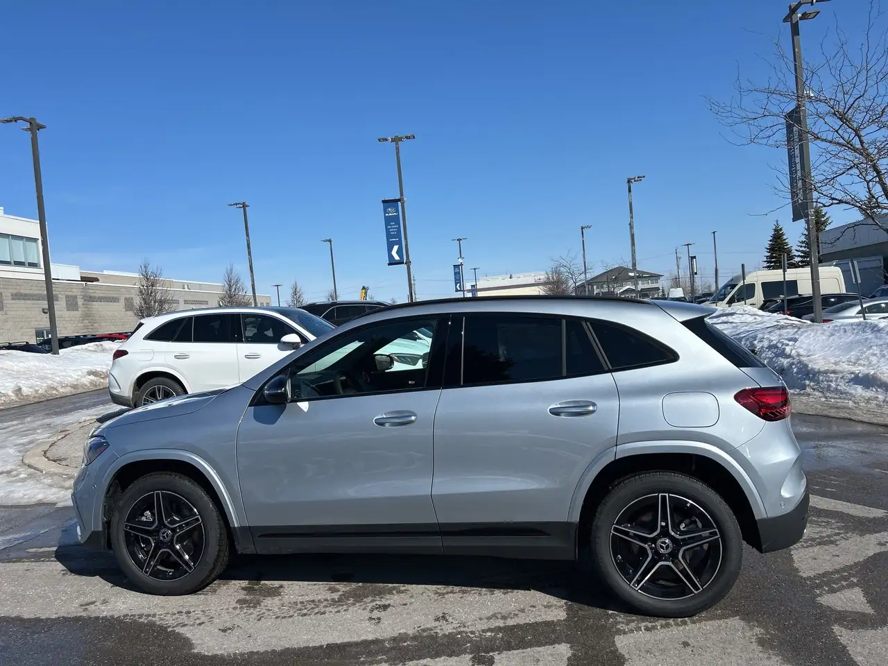 Mercedes-Benz GLA снимка Mercedes-Benz GLA