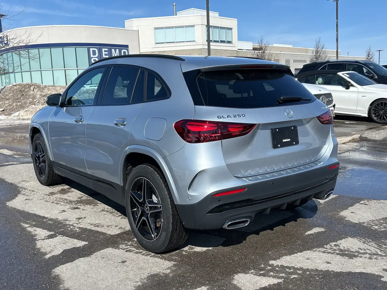 Mercedes-Benz GLA снимка Mercedes-Benz GLA