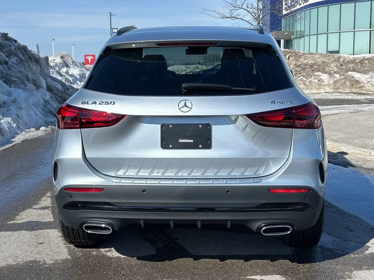 Mercedes-Benz GLA снимка Mercedes-Benz GLA