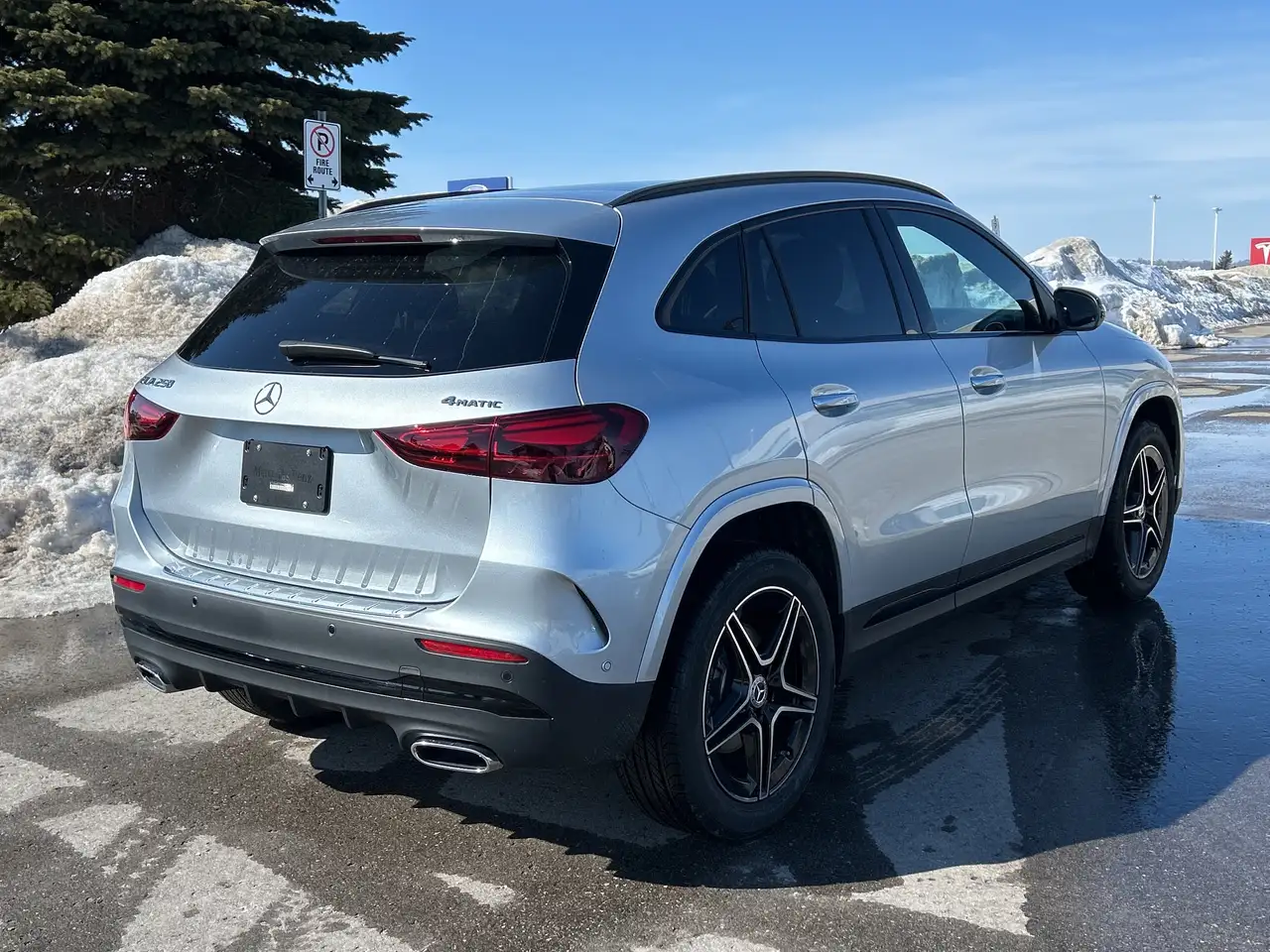 Mercedes-Benz GLA снимка Mercedes-Benz GLA