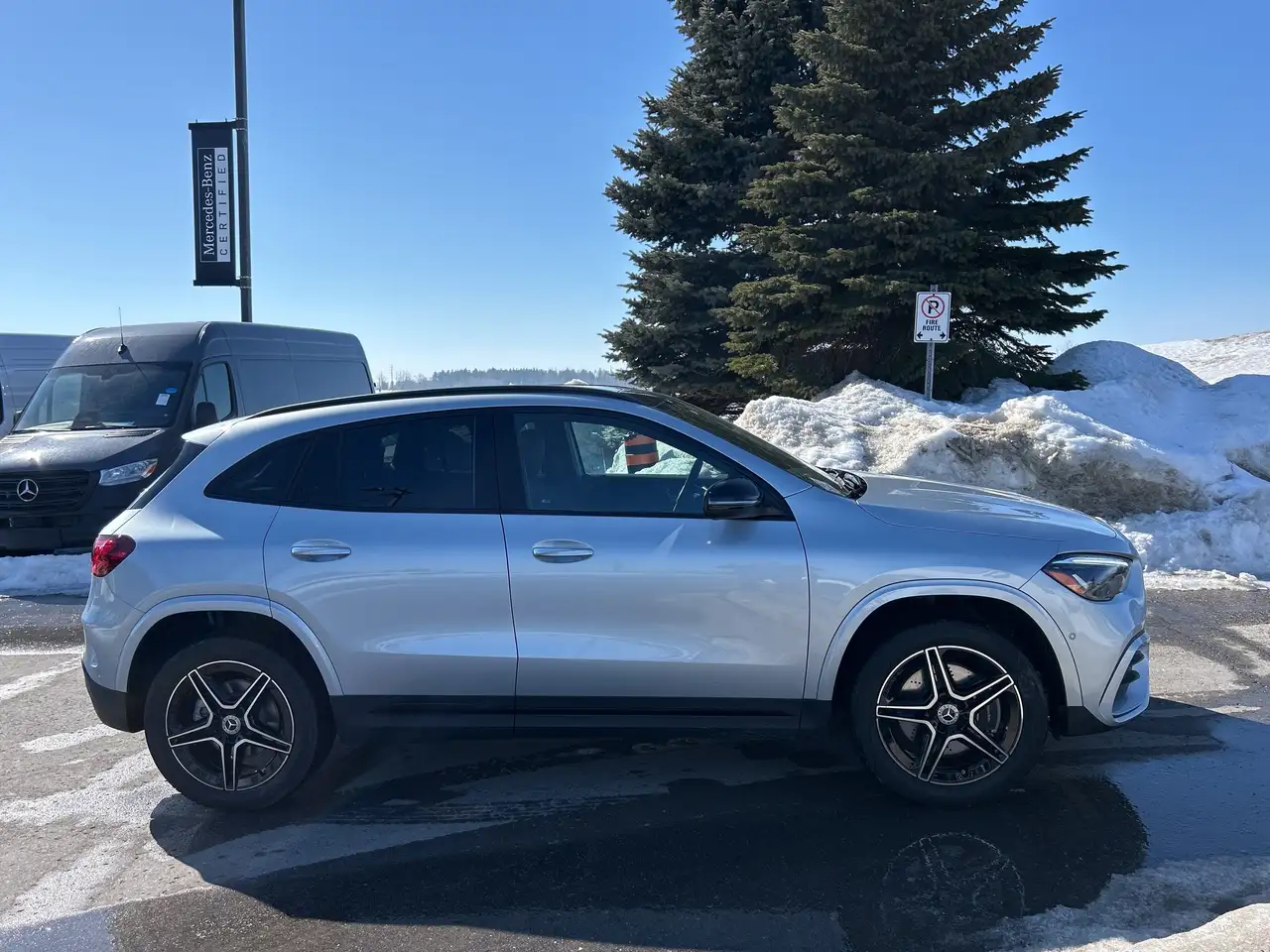Mercedes-Benz GLA снимка Mercedes-Benz GLA
