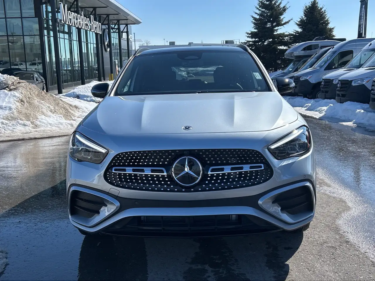 Mercedes-Benz GLA снимка Mercedes-Benz GLA