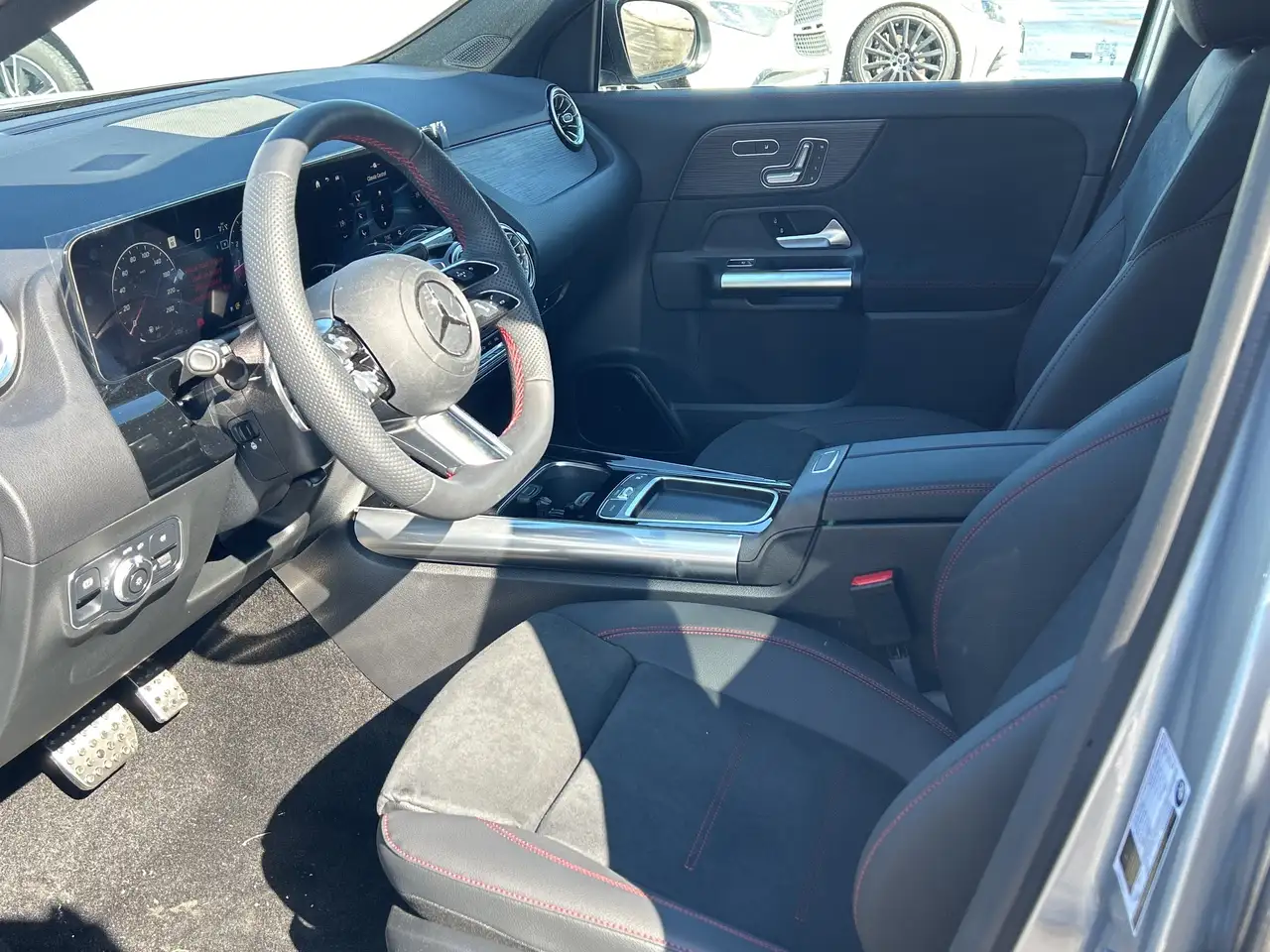 Mercedes-Benz GLA снимка Mercedes-Benz GLA