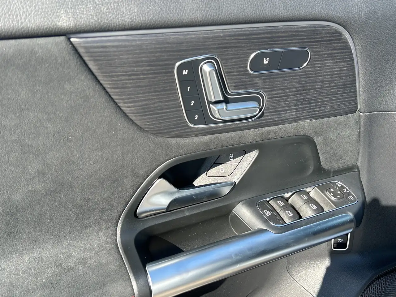 Mercedes-Benz GLA снимка Mercedes-Benz GLA