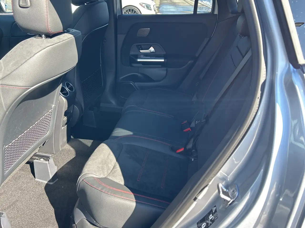 Mercedes-Benz GLA снимка Mercedes-Benz GLA