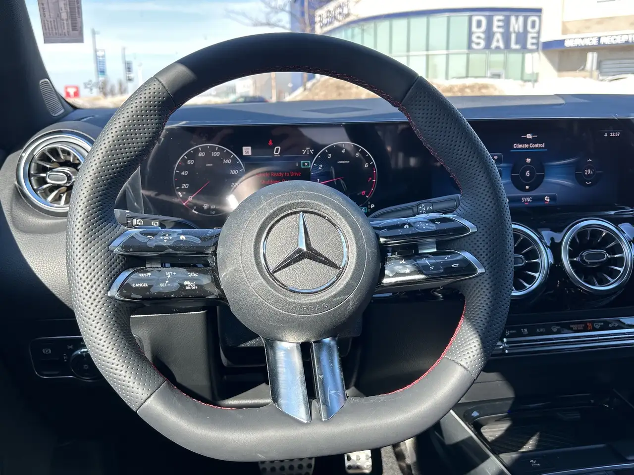 Mercedes-Benz GLA снимка Mercedes-Benz GLA