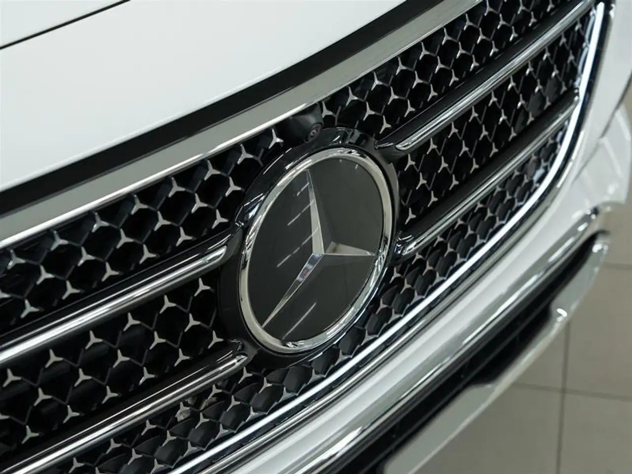 Mercedes-Benz E-Class photo Mercedes-Benz E-Class