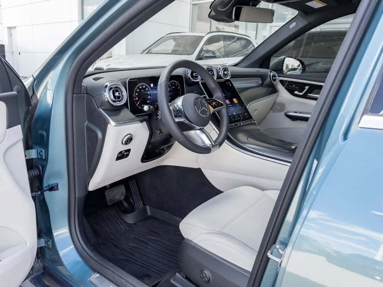 Mercedes-Benz GLC снимка Mercedes-Benz GLC