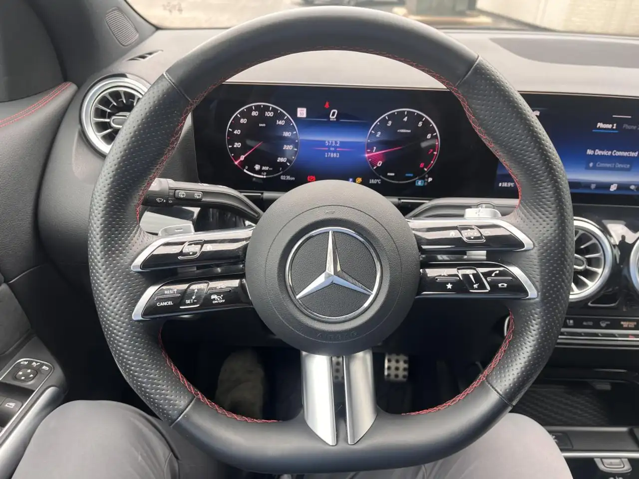 Mercedes-Benz GLA снимка Mercedes-Benz GLA