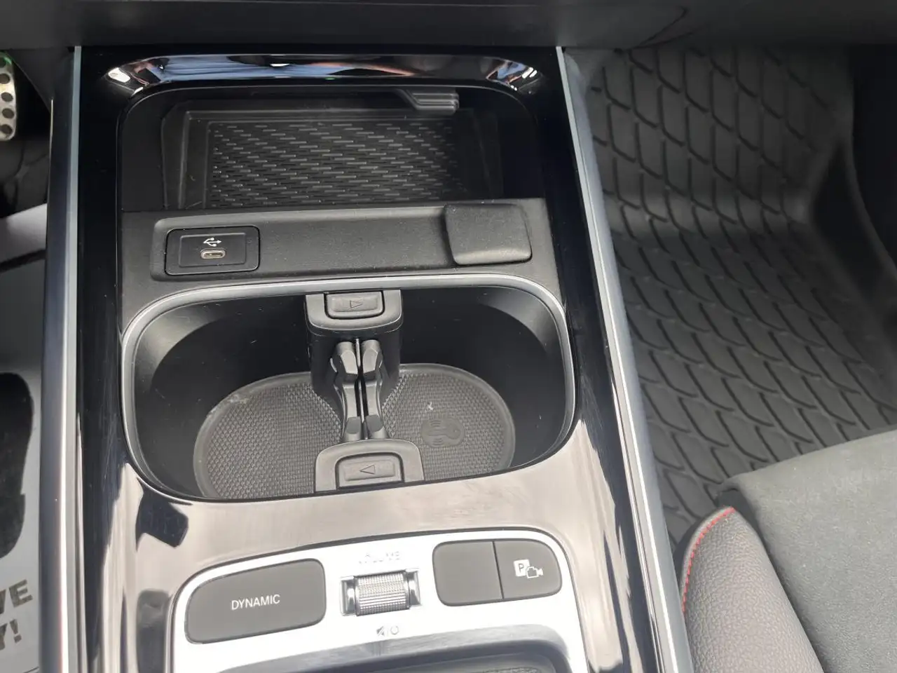 Mercedes-Benz GLA снимка Mercedes-Benz GLA