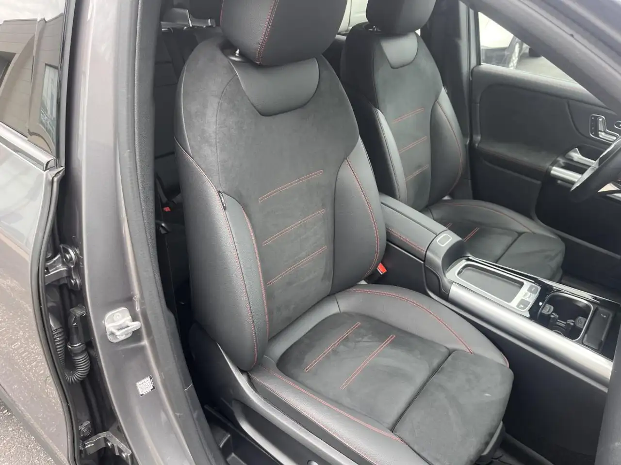 Mercedes-Benz GLA снимка Mercedes-Benz GLA