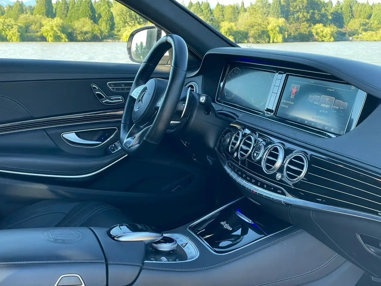 Mercedes-Benz S-Class photo Mercedes-Benz S-Class