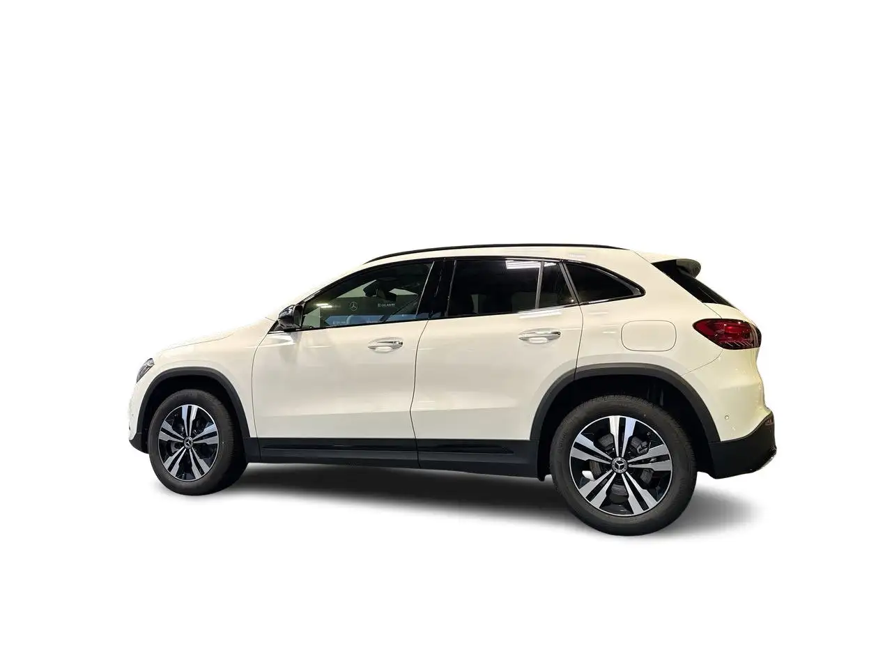Mercedes-Benz GLA снимка Mercedes-Benz GLA