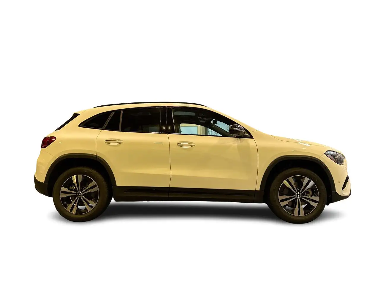 Mercedes-Benz GLA снимка Mercedes-Benz GLA