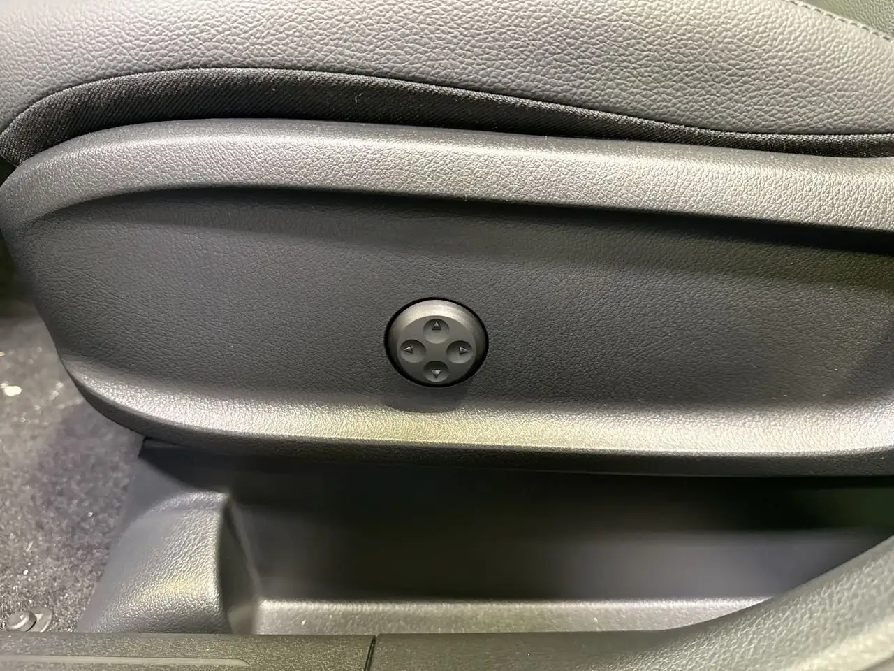 Mercedes-Benz GLA снимка Mercedes-Benz GLA