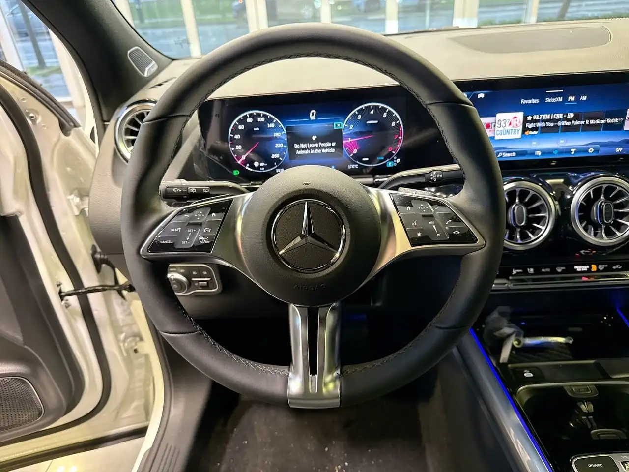 Mercedes-Benz GLA снимка Mercedes-Benz GLA