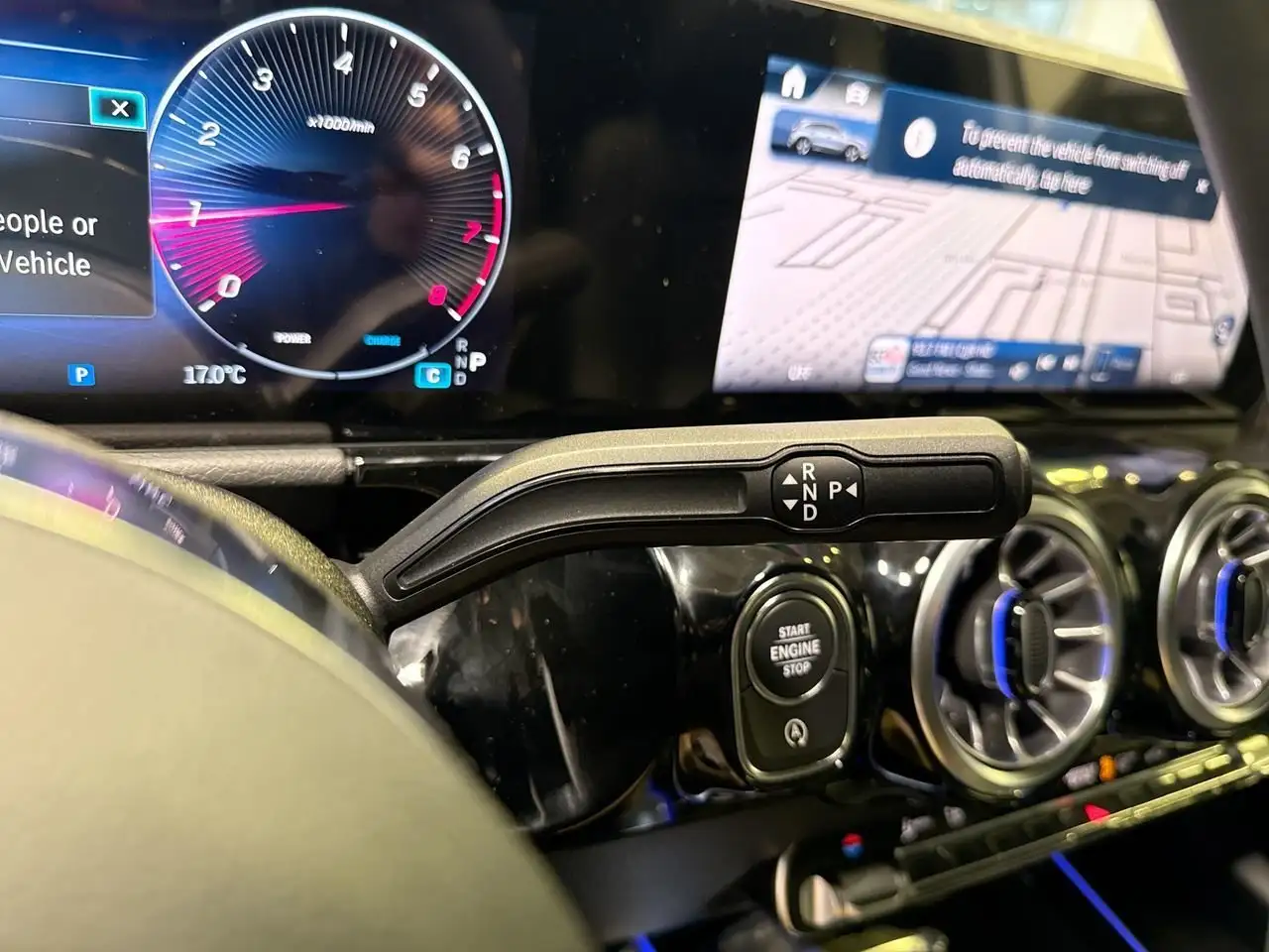 Mercedes-Benz GLA снимка Mercedes-Benz GLA