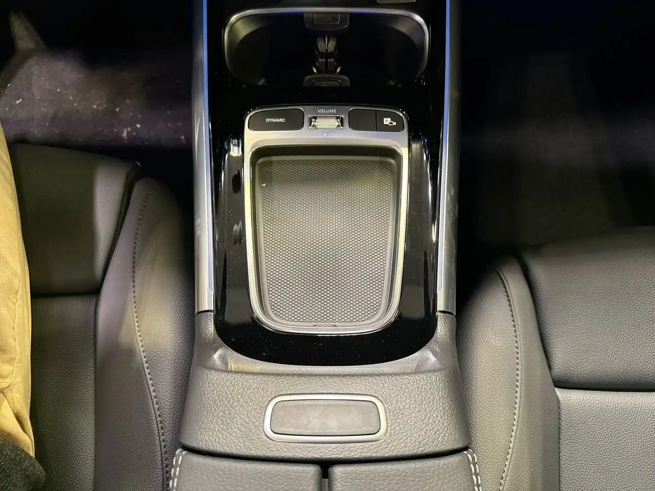 Mercedes-Benz GLA снимка Mercedes-Benz GLA