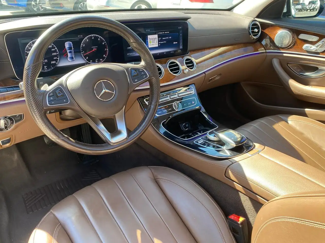 Mercedes-Benz E-Class photo Mercedes-Benz E-Class