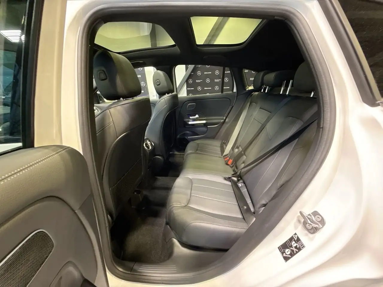 Mercedes-Benz GLA снимка Mercedes-Benz GLA