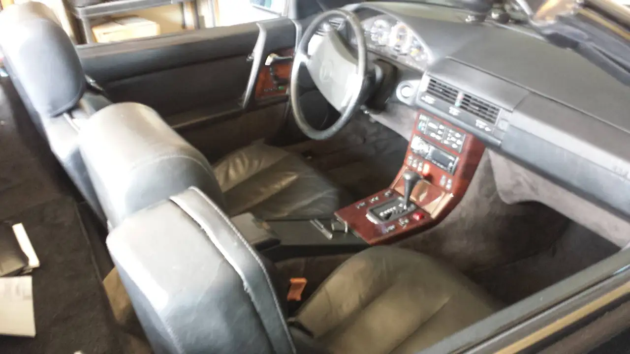 Mercedes-Benz 560 снимка Mercedes-Benz 560