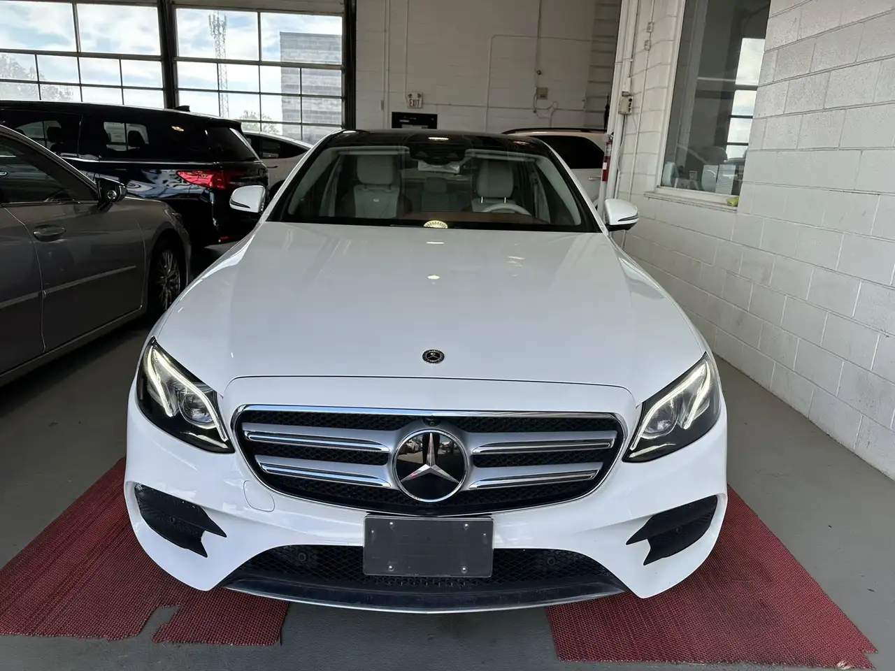 Mercedes-Benz E-Class fotografie Mercedes-Benz E-Class