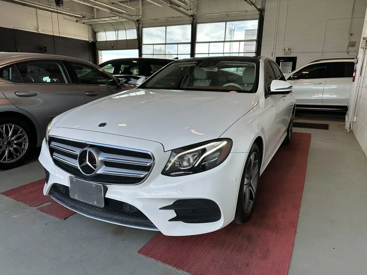 Mercedes-Benz E-Class fotografie Mercedes-Benz E-Class