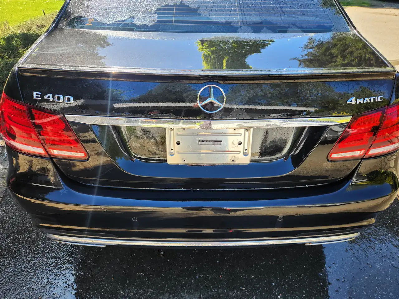 Mercedes-Benz E-Class снимка Mercedes-Benz E-Class